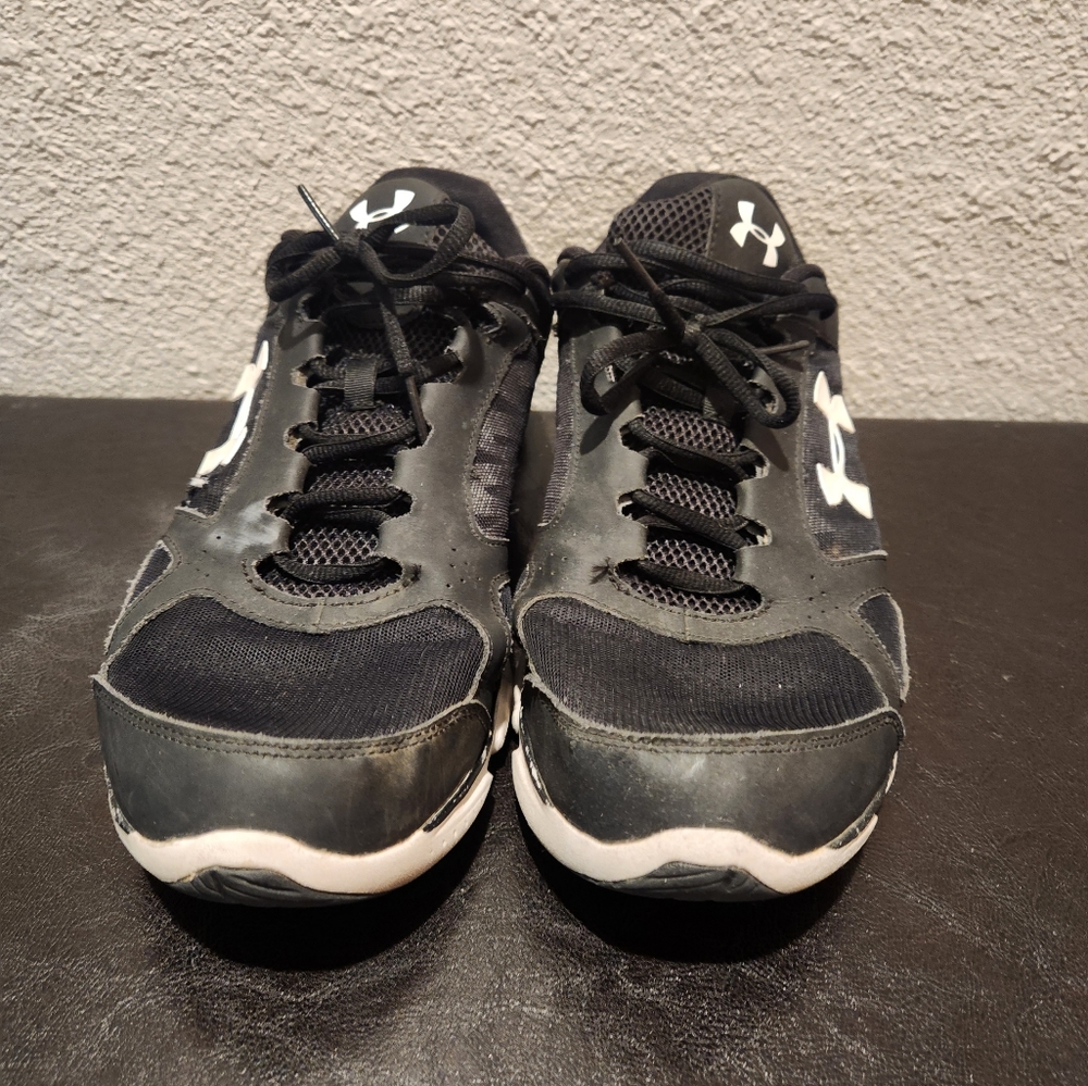 Under Armour size 13 Black and White